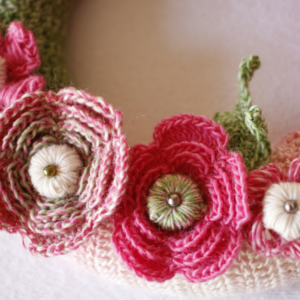 Crochet Floral Wreath out of Flowers, Leaves and Pistils